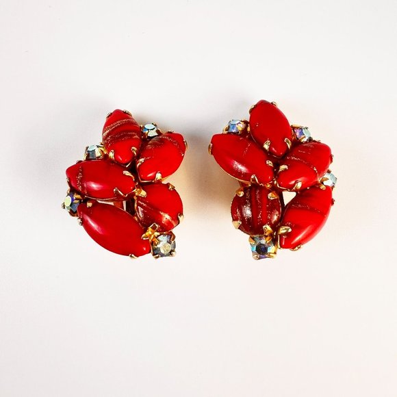 Vintage Prong Set Red Aventurine Art Glass Rhinestone Gold Tone Clip Earrings - Picture 1 of 8